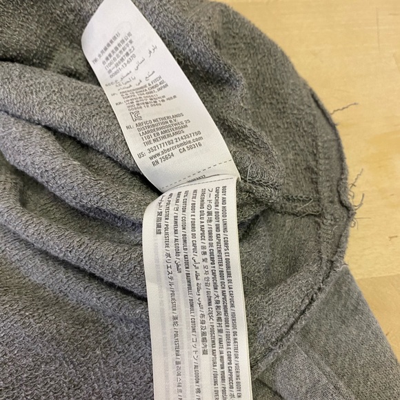 Holister cropped size XS grey hoodie {110} - Picture 4 of 8